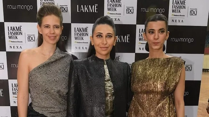 सालों बाद रैंप पर Karisma Kapoor ने बिखेरा जलवा, इन्होंने भी लूटी महफिल