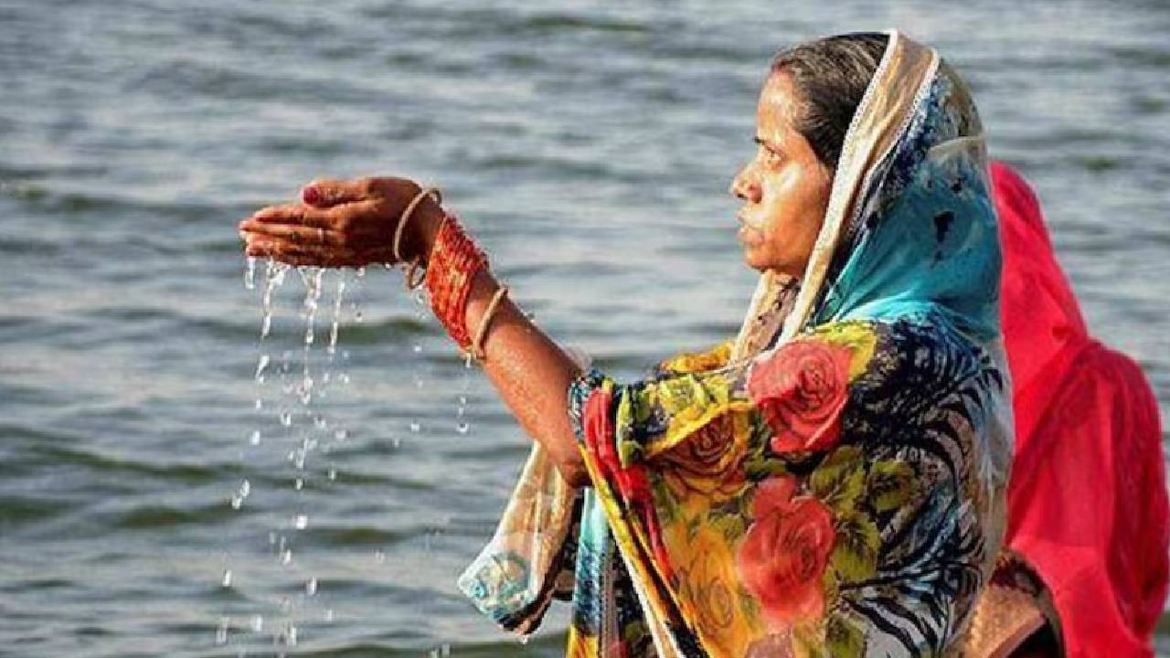 Chhath Puja 2023: छठ पर सजा बाजार, सिंदूर खरीदने पहुंच रहे लोग, जानें सिंदुर के महत्व