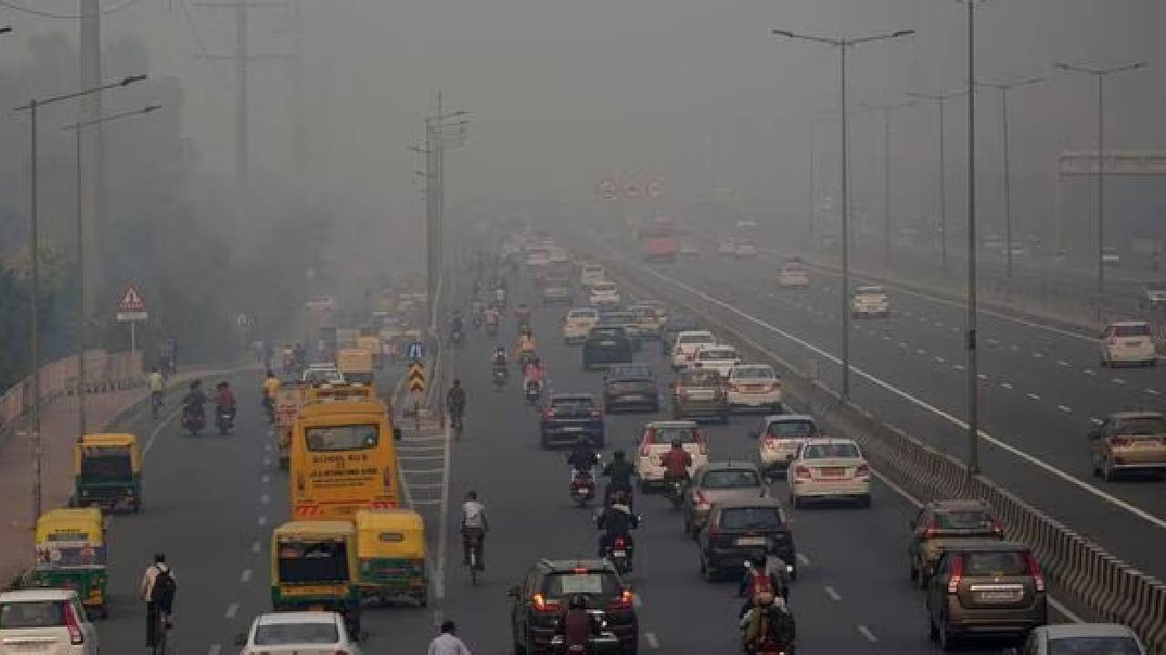 Delhi Air Pollution: GRAP-4 लागू होने के बाद केजरीवाल सरकार का बड़ा कदम, जारी किया यह आदेश