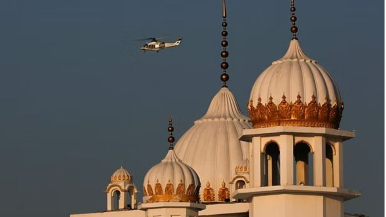 पाकिस्तान के Kartarpur  गुरुद्वारे में नॉनवेज पार्टी, छलके जाम, भड़के लोग