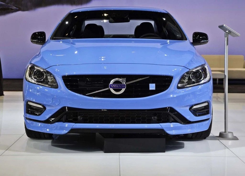 Discounts on Volvo Cars: दिवाली पर वॉल्वो का तोहफा, इतने कम कीमत में मिल रही कार