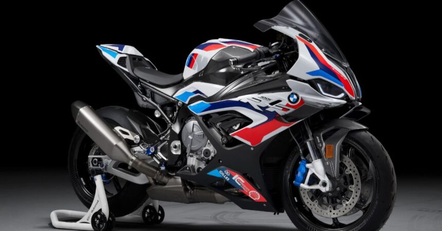 BMW M 1000 RR: BMW की ये बाइक है सबसे खास, रफ्तार सुनकर चौक जाएंगे आप