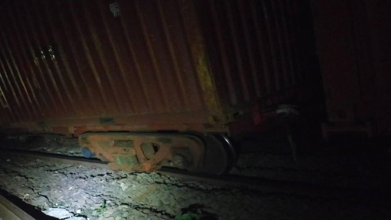 Kasara Train Derail: महाराष्ट्र में कसारा के पास रेल हादसा, पटरी से उतरे दो डिब्बे