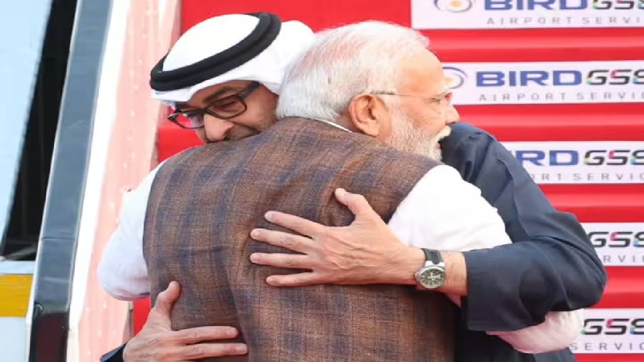 Vibrant Gujarat Global Summit: गुजरात पहुंचे UAE के राष्ट्रपति, पीएम मोदी के साथ किया रोड शो