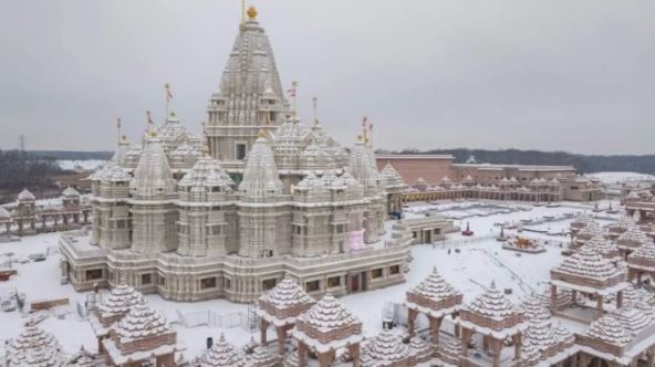 BAPS Akshardham Temple: बर्फ की चादरों से ढ़की दुनिया की दूसरी सबसे बड़ी हिंदू मंदिर, तस्वीरें देख हो जायेंगे मंत्रमुग्ध