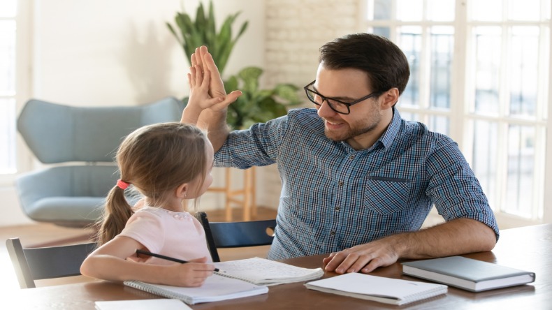 Parenting Tips: एग्जाम के समय बच्चों पर दे एक्स्ट्रा ध्यान, डिप्रेशन से करें सावधान