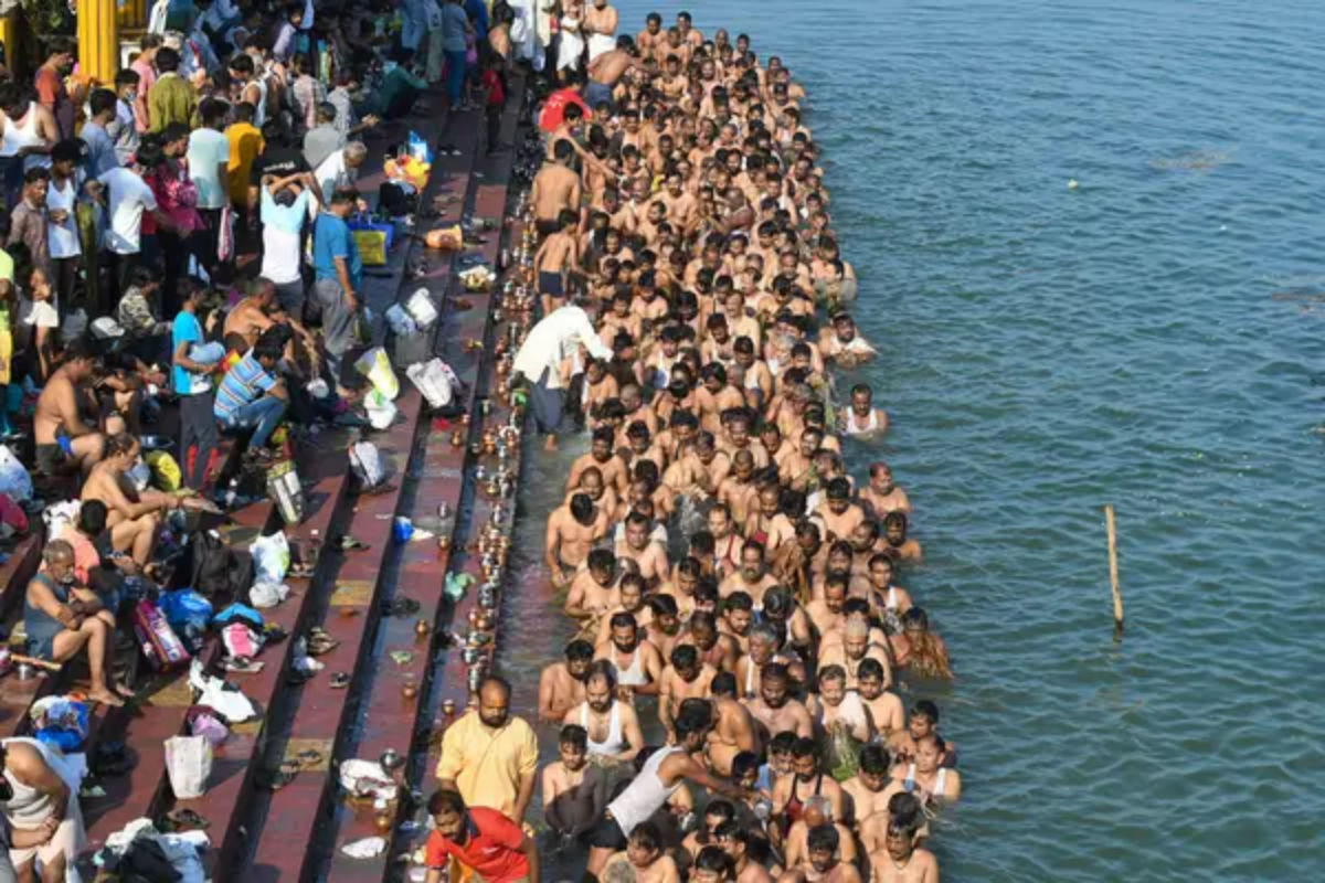 Magh Purnima: माघ पूर्णिमा का क्या है महत्व, यहां जानें क्यों करते है गंगा स्नान और दान