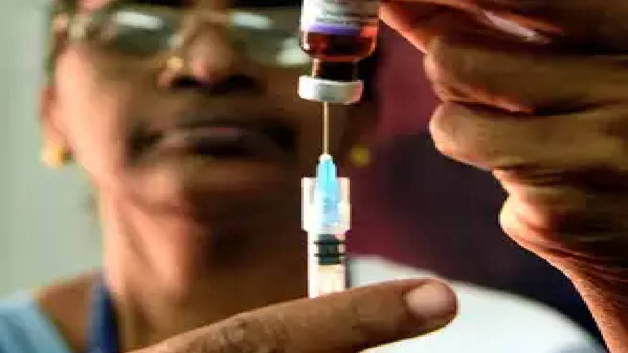 Cervical Cancer: महिलाओं में सबसे आम है सर्वाइकल कैंसर, टीकाकरण से रोकना संभव