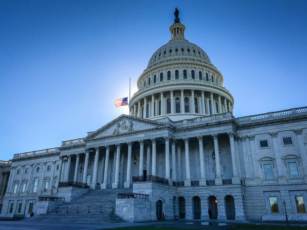 US Capitol Building: कैपिटल पुलिस ने हथौड़े के साथ इमारत में घुसने की कोशिश कर रहे व्यक्ति को किया गिरफ्तार