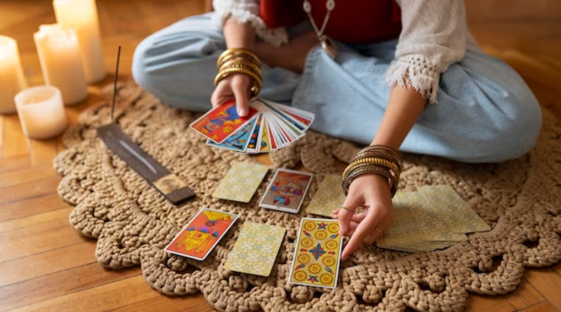 Weekly Tarot Card Readings: साप्ताहिक की टैरो कार्ड रीडिंग में छिपा है बहुत कुछ, यहां जानें अपनी टैरो भविष्यवाणी