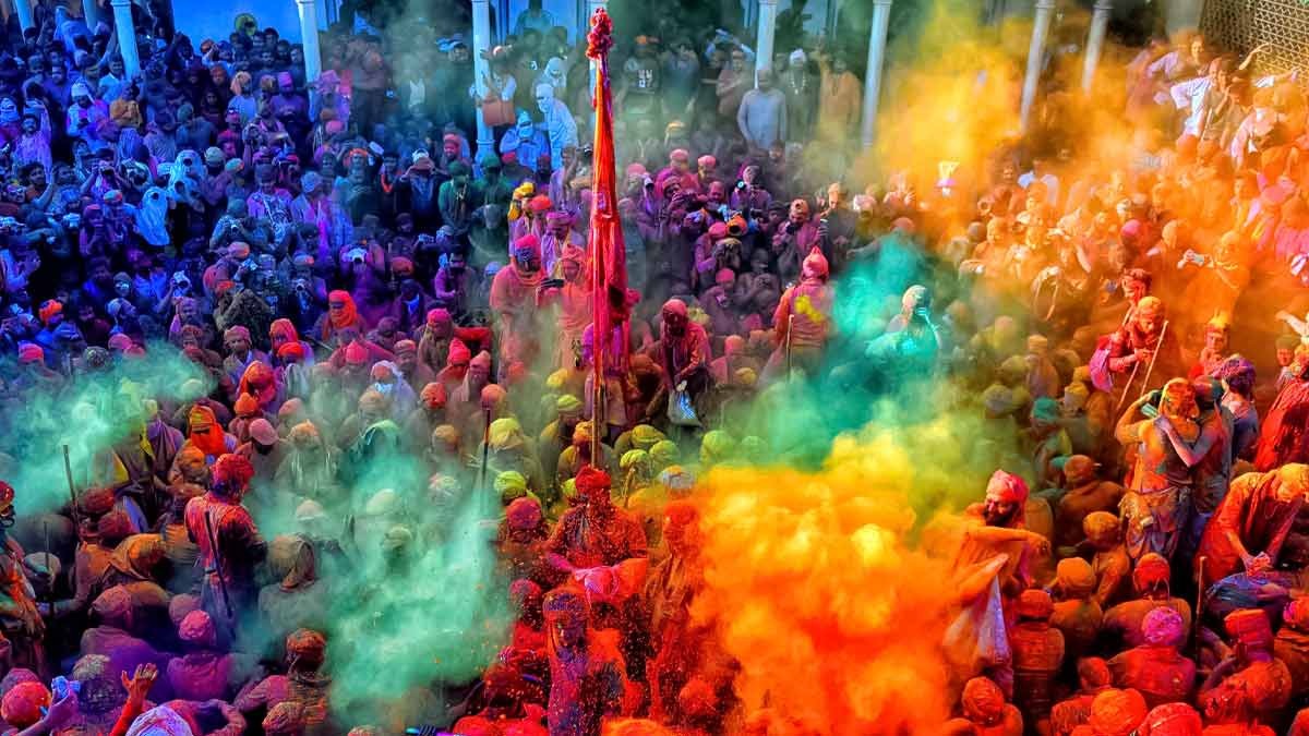 Holi 2024: पाकिस्तान के इस जगह में होली का जश्न, यहीं हुआ था सम्राट अकबर का जन्म