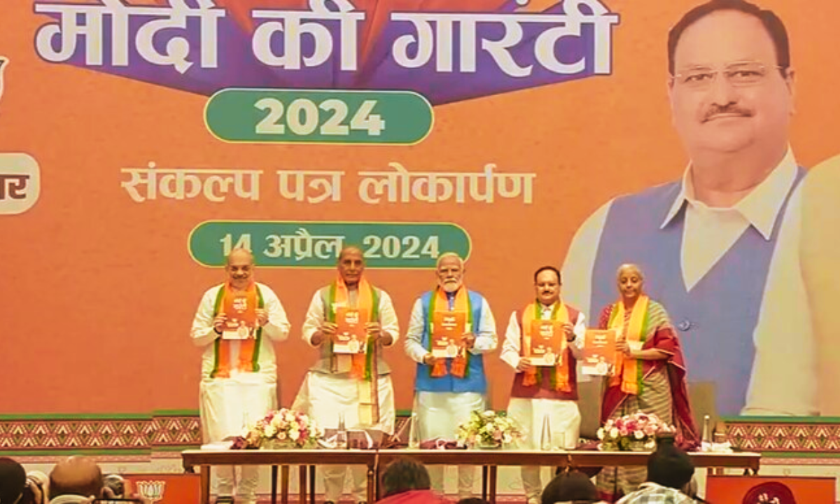 BJP Manifesto: पीएम ने मोदी की गारंटी नाम से बीजेपी का घोषणापत्र किया जारी, यहां जानें क्या है खास