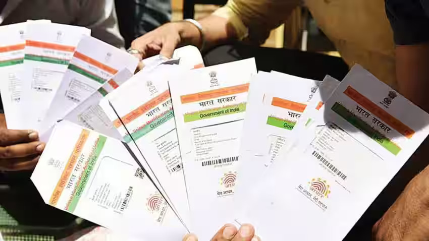 Aadhaar Card में ये गलतियां आपको भेज सकती है जेल, जल्द करा लें सुधार-Indianews