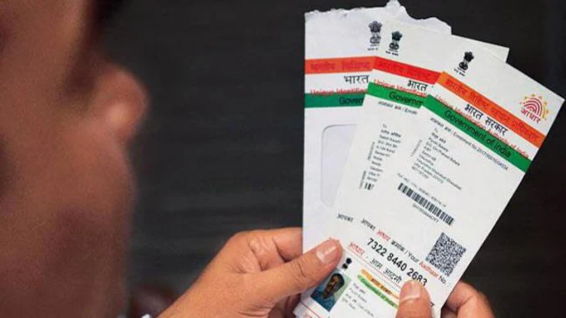 Aadhaar से जुड़ा हुआ नंबर अगर हो गया बंद तो ऐसे करें ऐड नया नंबर, 50 रुपयों में बस हो जाएगा काम-Indianews