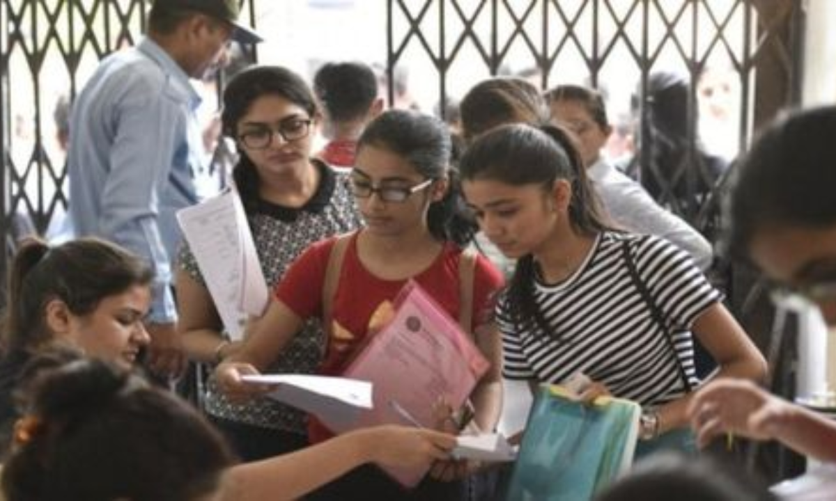 CBSE Board ने 11वीं और 12वीं के छात्रों के परीक्षा पैटर्न में किया बदलाव, जानें यहां-Indianews