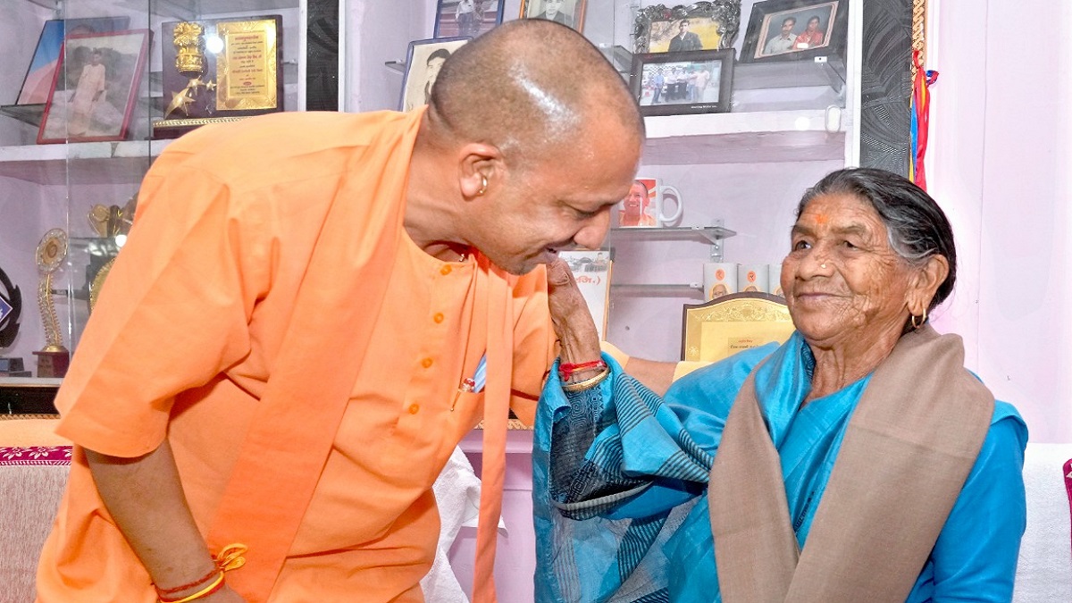 CM Yogi Adityanath Mother: सीएम योगी की मां ऋषिकेश के एम्स में भर्ती, जिरियाट्रिक वार्ड में चल रहा इलाज-Indianews