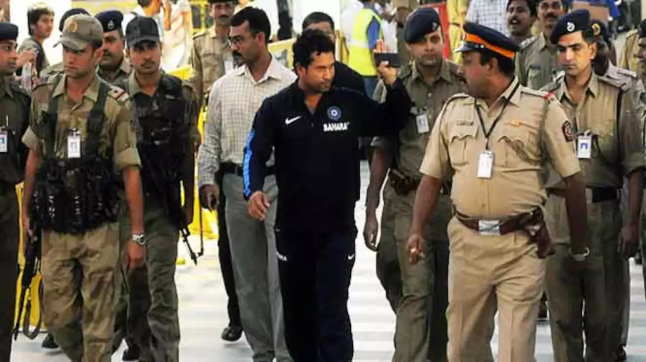 Sachin Tendulkar Security Guard: सचिन तेंदुलकर के सुरक्षा में तैनात पुलिस कर्मी ने खुद को मारी गोली, जांच में जुटी पुलिस-Indianews