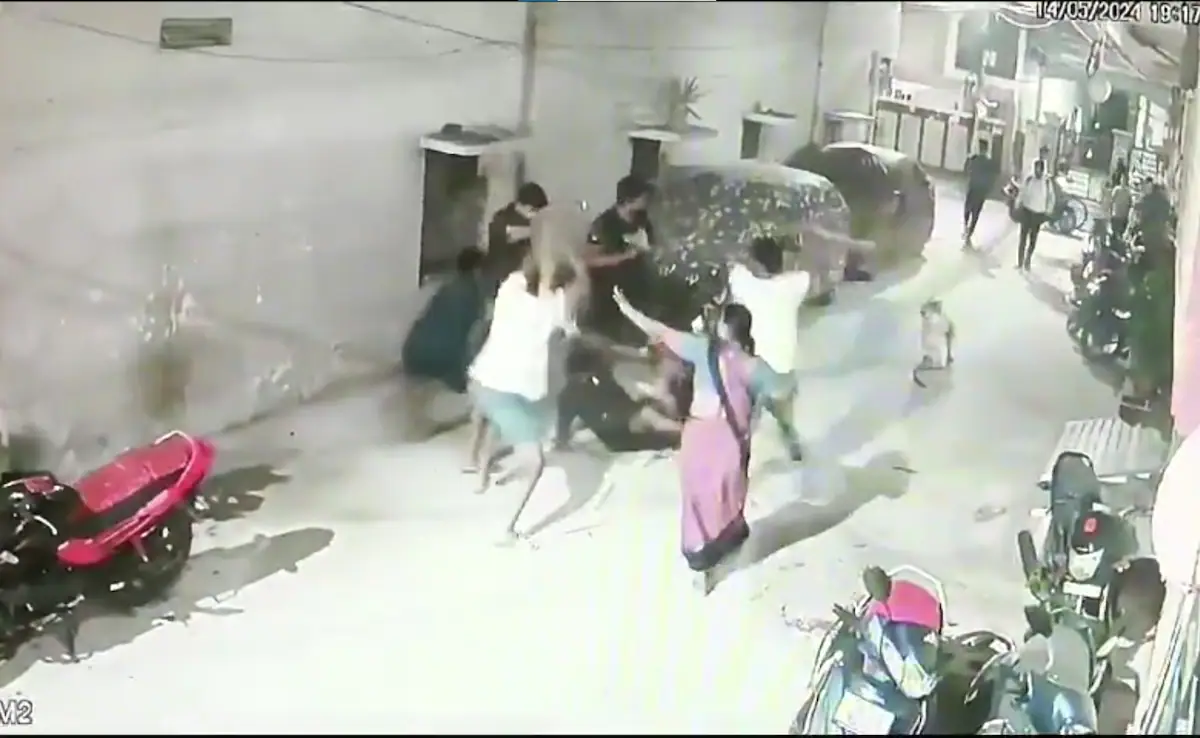 Telangana Man Assaulted: टहलने के लिए निकले शख्स और उसके कुत्ते को लाठियों से पीटाई, जानिए क्या है मामला-Indianews