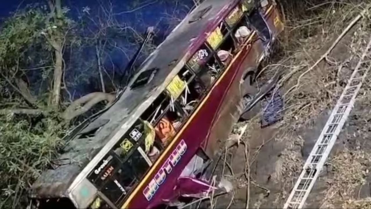 Tamil Nadu bus accident: तमिलनाडु में बस के गहरी खाई में गिरने से 4 लोगों की मौत, 45 घायल- Indianews