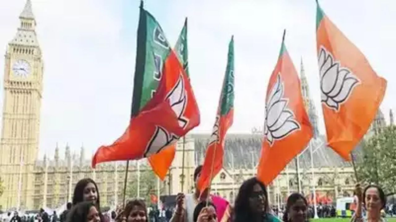 UK Parliament: 'अब की बार 400 पार…', पीएम मोदी की सफलता के लिए ब्रिटेन की संसद के बाहर गूंजे नारे- Indianews