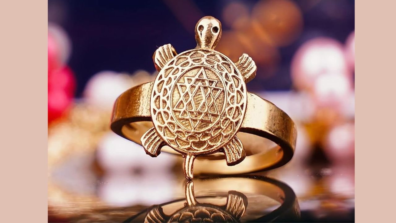 Tortoise Ring: कछुए की अंगूठी पहनने से पहले जान लें नियम, वरना उठाना पड़ सकता है हानि- Indianews