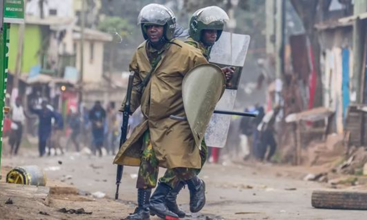 Kenya Protests: केन्या की संसद में आगजनी, हिंसा में 10 की मौत, भारत ने जारी की नागरिकों के लिए एडवाइजरी -IndiaNews