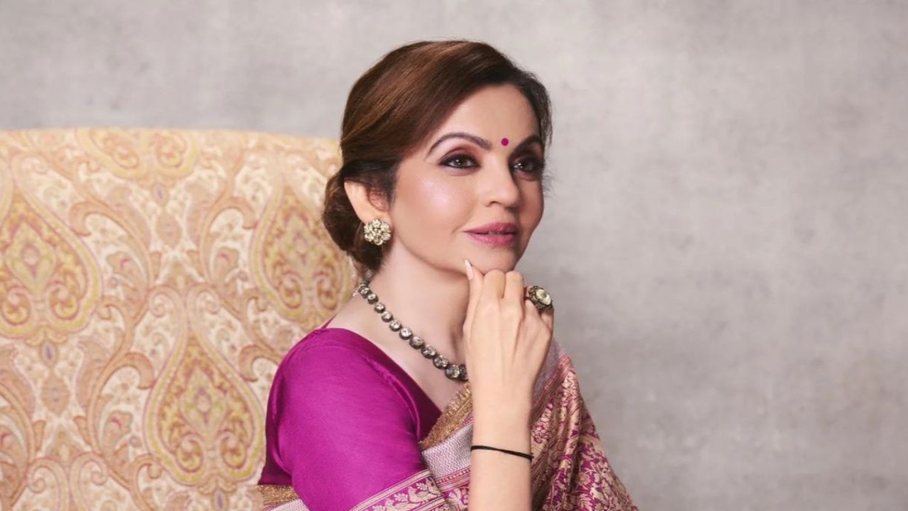 वाराणसी पहुंची Nita Ambani, काशी विश्वनाथ मंदिर में अनंत-राधिका की शादी का चढ़ाएंगी निमंत्रण कार्ड -IndiaNews