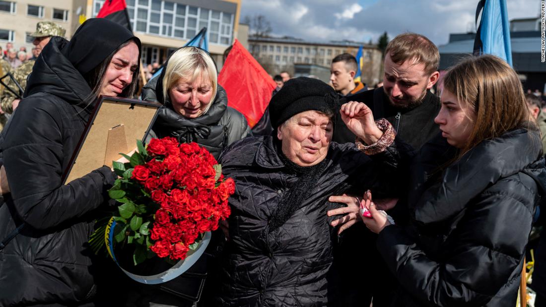 Russian Women Protest: रूसी सैनिकों की पत्नियों ने सरकार के खिलाफ खोला मोर्चा,  रक्षा मंत्री से की ये मांग-Indianews