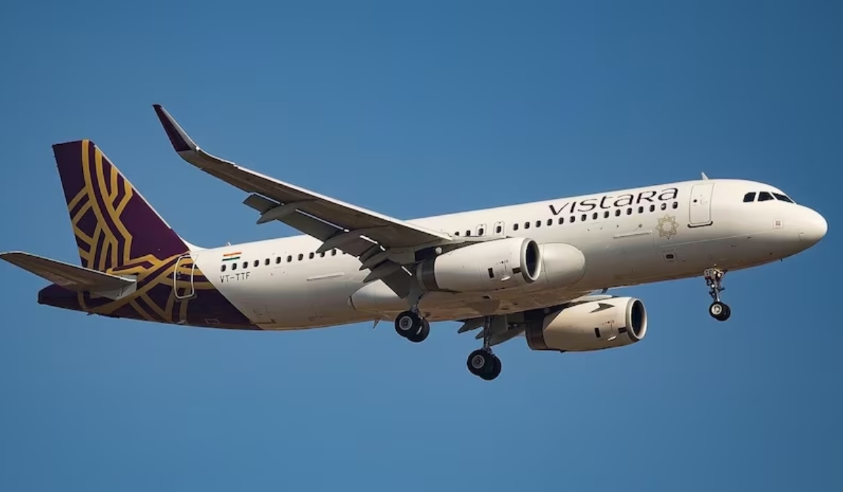 Vistara Airlines: विस्तारा एयरलाइंस में मिली बम की धमकी, शिवाजी एयरपोर्ट पर हुई आपातकाल लैंडिंग-Indianews