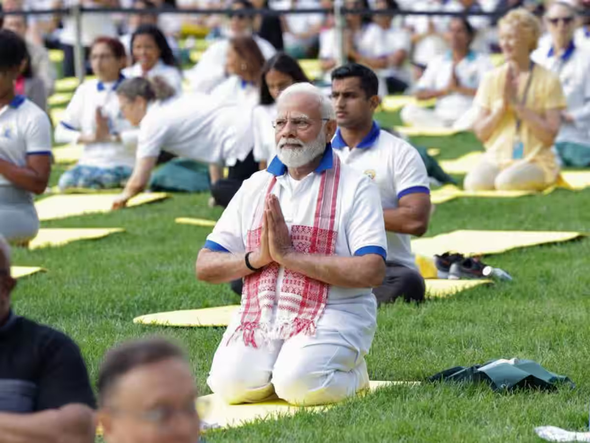 International Yoga Day: योग से हमें जो शक्ति मिलती है.., पीएम मोदी ने श्रीनगर में बारिश के बीच अंतर्राष्ट्रीय योग दिवस को किया संबोधित-Indianews