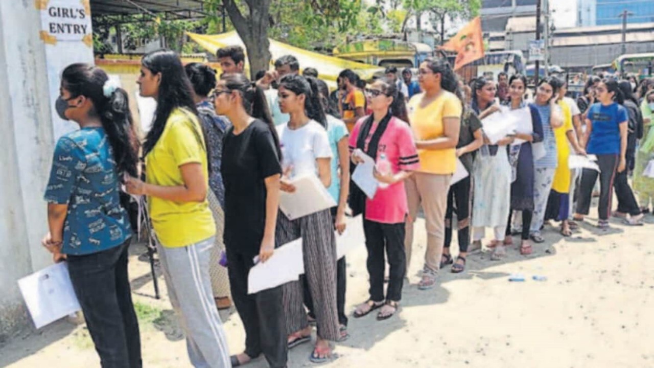 ग्रेस मार्क पाने वालों की दोबारा हुई परीक्षा, नहीं आए 50 प्रतिशत नीट अभ्यर्थी