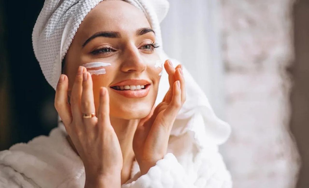 Skin Care: बारिश के मौसम में इन खास तरीकों से रखें अपनी त्वचा का ख्याल, परिणाम देख चौक उड़ जाएंगे आपके होश-IndiaNews