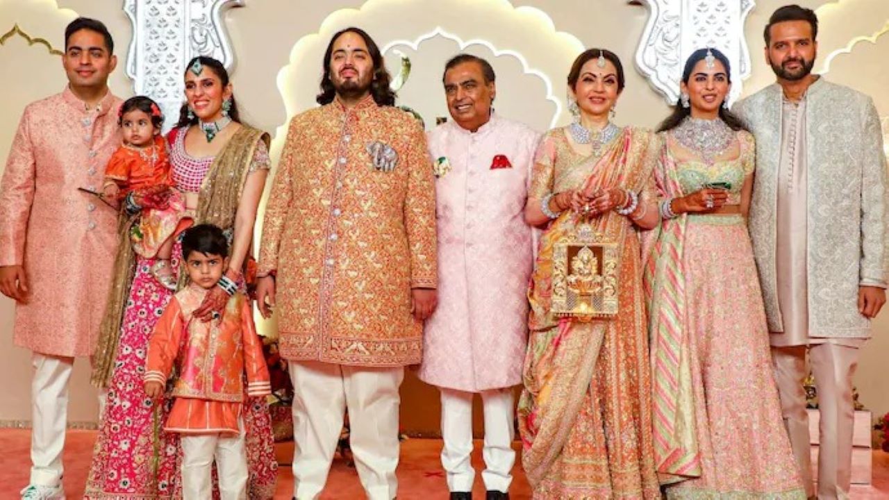 Anant Ambani Wedding: अनंत अंबानी की शादी में घुसने की कोशिश, मुंबई पुलिस ने दो लोग को किया गिरफ्तार