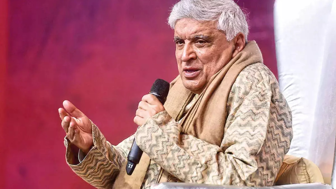 'तुम्हारे बाप दादा अंग्रेजों के जूते चाट रहे थे…' किस बात पर इतना भड़क गए Javed Akhtar?