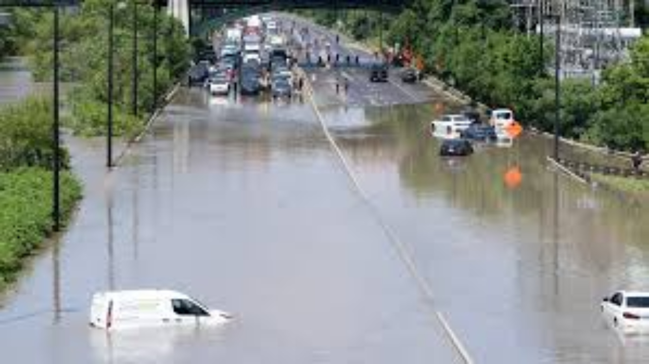 Canada Rain: कनाडा में बारिश के कहर से हाहाकार, कई इलाको हुआ पानी-पानी