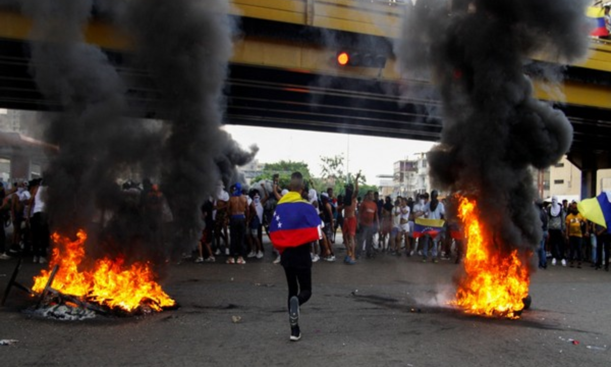 Venezuela Protests: चुनाव के बाद क्यों धधक रहा कराकास? 11 लोगों की मौत, जानें पूरा मामला 