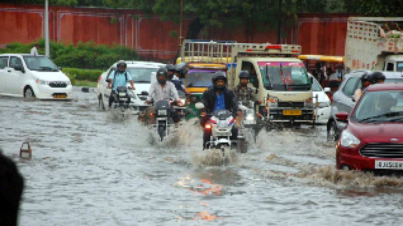 Rajasthan Weather Update: राजस्थान में आ सकती है आसमानी आफत! मौसम विभाग ने जारी किया अलर्ट