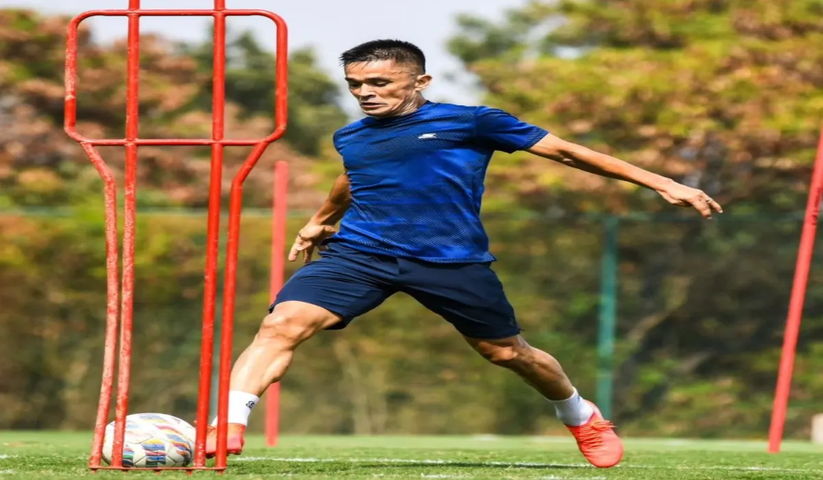 रिकॉर्डतोड़ फुलटबॉल खिलाड़ी को क्यों मारना चाहते थे लोग? Sunil Chetri के जन्मदिन पर जानें पूरा सफर