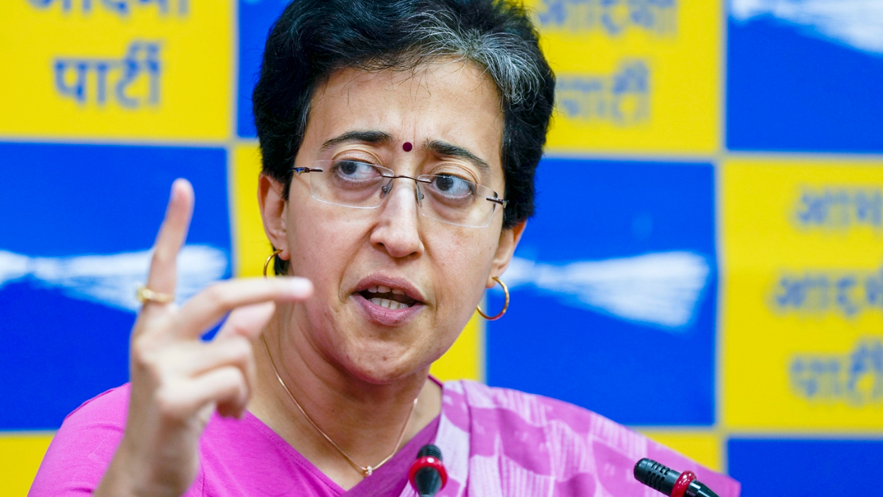 CM Atishi News: MCD चुनाव में BJP पर आतिशी का बड़ा हमला, कहा- ‘बैकडोर से सत्ता में आने की कोशिश’