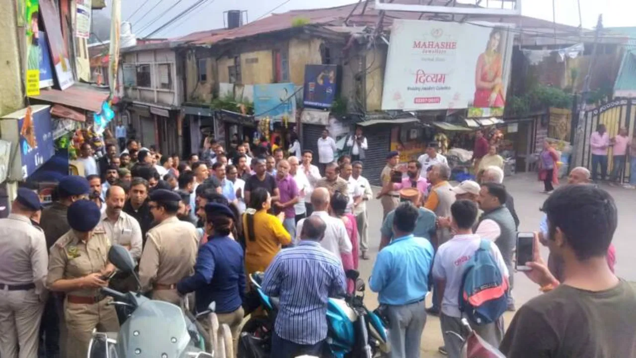 Himachal Protest: संजौली के बाद कुसुम्पटी बाजार में भी मस्जिद के खिलाफ प्रदर्शन, उठी कानूनी कार्रवाई की मांग