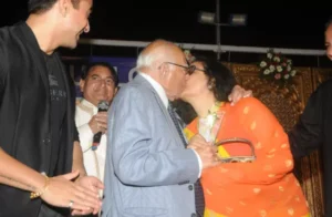 Lawyer Ram Boolchand Jethmalani Kissed Dharmendra