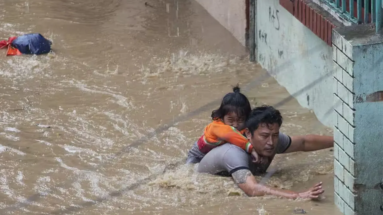 Nepal:हर तरफ सिर्फ तबाही…मंजर देख कांप जाएगी रुह, भारतीय एंबेसी ने जारी किए हेल्पलाइन नंबर