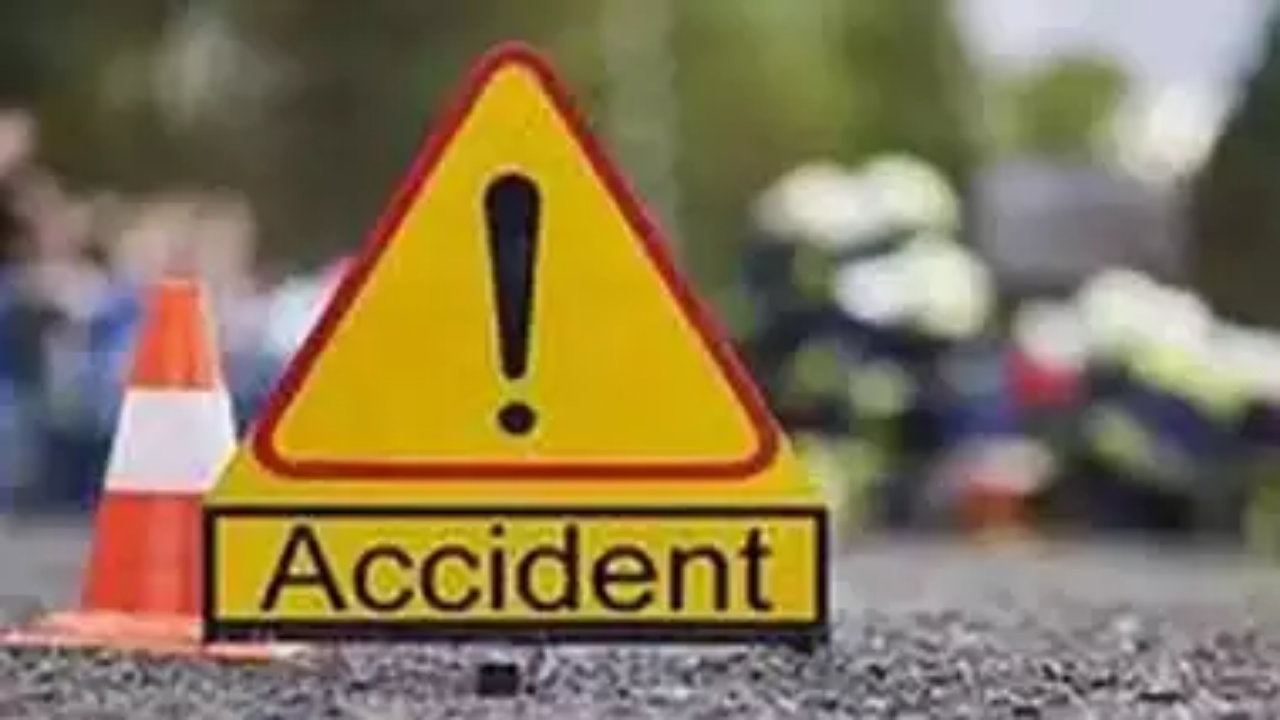 Noida Road Accident: नोएडा में भीषण सड़क हादसा! ट्रैक्टर और कार की टक्कर, 4 लोगों की मौत