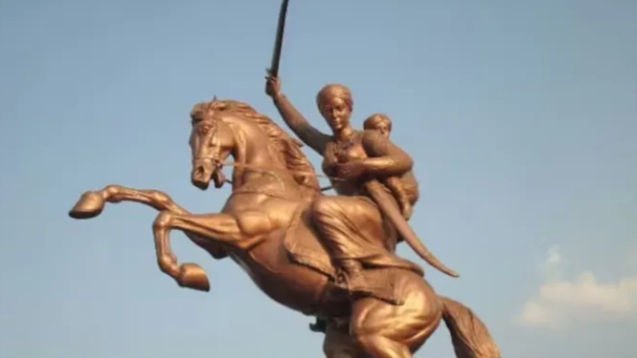 Rani Laxmibai Statue Controversy: मोतिया खान में रानी लक्ष्मीबाई की मूर्ति पर विवाद, राजनीति गरमाई