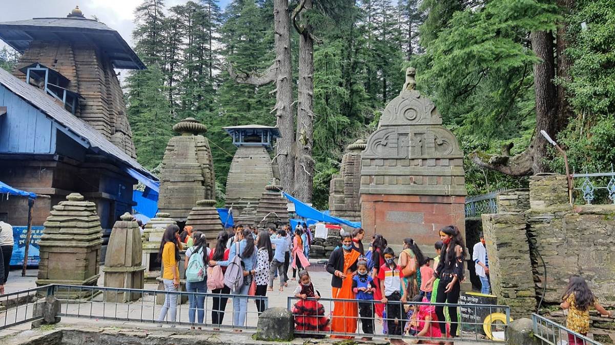 'मैं महाकाल तुझे श्राप…', महाकाल बनकर मंदिर में महिला ने किया ये पाप, वीडियो में देखें पुलिस के साथ क्या हुआ ?