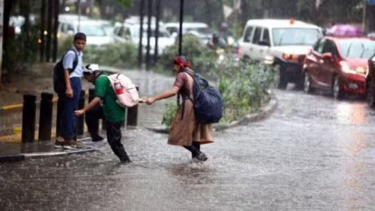 Bihar Weather: भारी बारिश बरसा रहा कहर! जिलों का हाल हुआ बेहाल