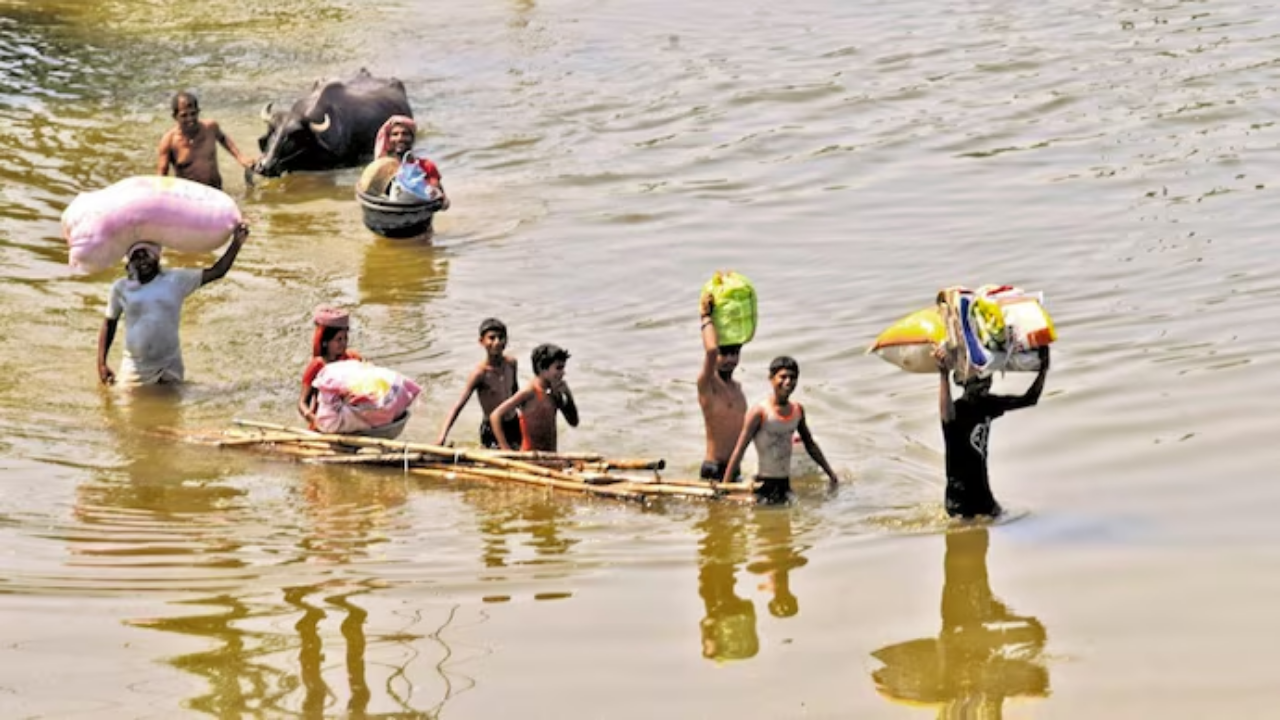 Bihar Flood: हजारों की जिंदगी दांव पे! किशनगंज में प्रशासन पर ग्रामीणों का फूट रहा गुस्सा