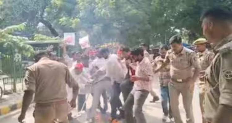 Prayagraj News: प्रयागराज में सपा छात्रसभा ने फूंका CM का पुतला, कार्यकर्ताओं और पुलिस में झड़प