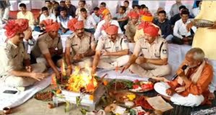 Chhindwara : छिंदवाड़ा में दशहरा पर हुआ शस्त्र पूजन, पुलिस कंट्रोल रूम में हुआ हवन