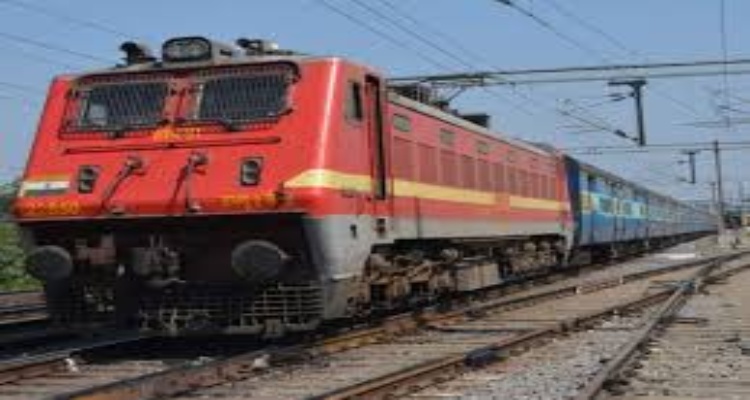 Special Trains: दीपावली और छठ पर रेलवे की विशेष तैयारी, चलेंगी 75 जोड़ी स्पेशल ट्रेनें